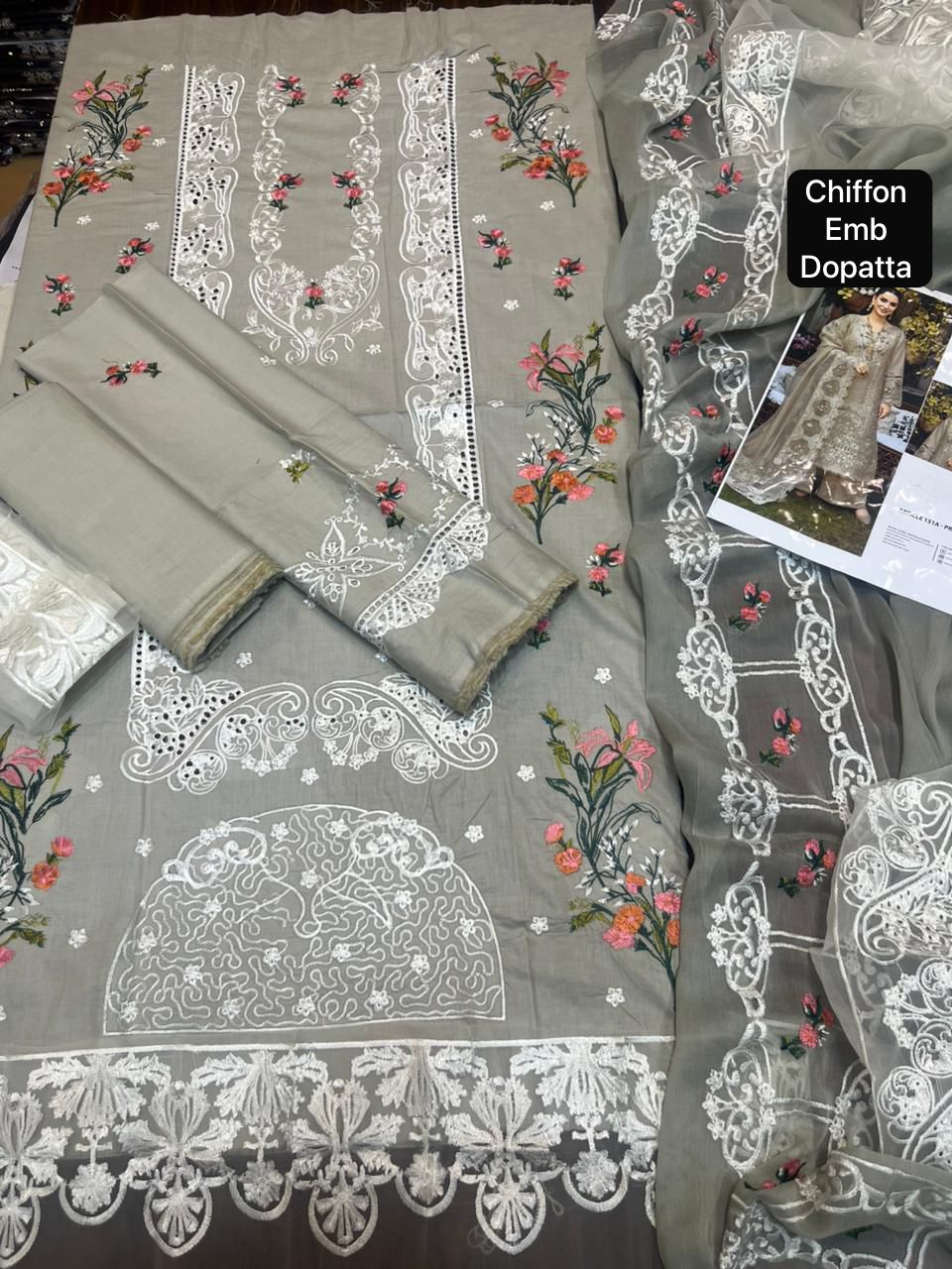 Zarashahjahan luxury collection hit Code Available on Fine Quality 90/70 Lawn with Ready to wear Chiffon Emb Dopatta 3 Pcs Suit - Image 2