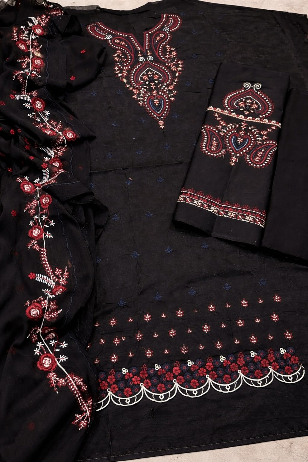 *PRESENTING IZNIK MOST LUXURY EMBROIDERED HIT CODE* - Image 5